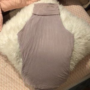 Taupe sleeveless summer turtle neck 🖤